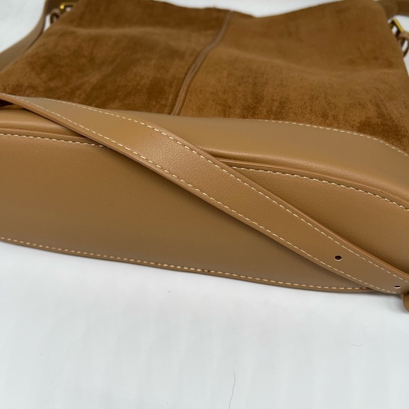 NWT Slouchy Bucket Bag Light Brown W Makeup Bag - Picture 10 of 13